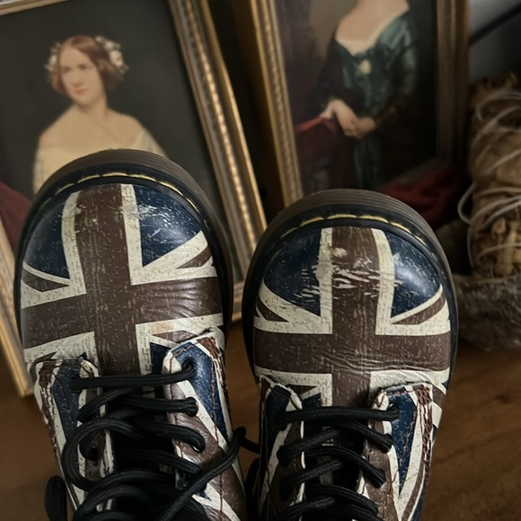 Dr Martens, Delaney baby boots with distressed Union Jack 🇬🇧 print, size 6 - Picture 3 of 6